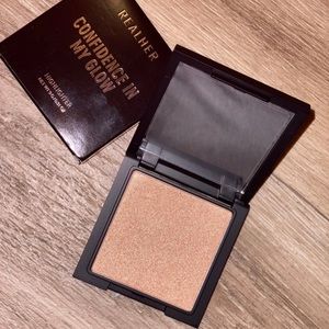 Realher Confidence in my glow highlighter